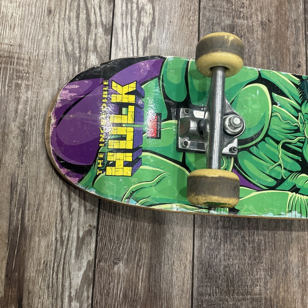 Vintage 2002 Marvel The Incredible Hulk Caution Skateboard 31”