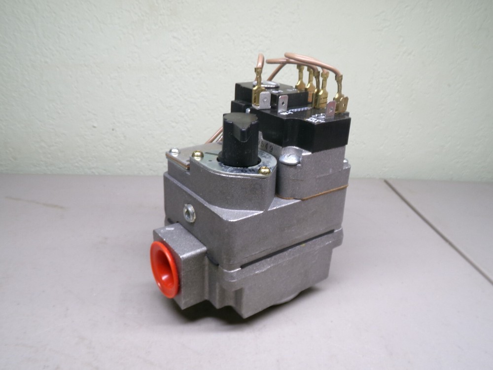 CARRIER EF33CB265 COMBINATION GAS VALVE 36C76