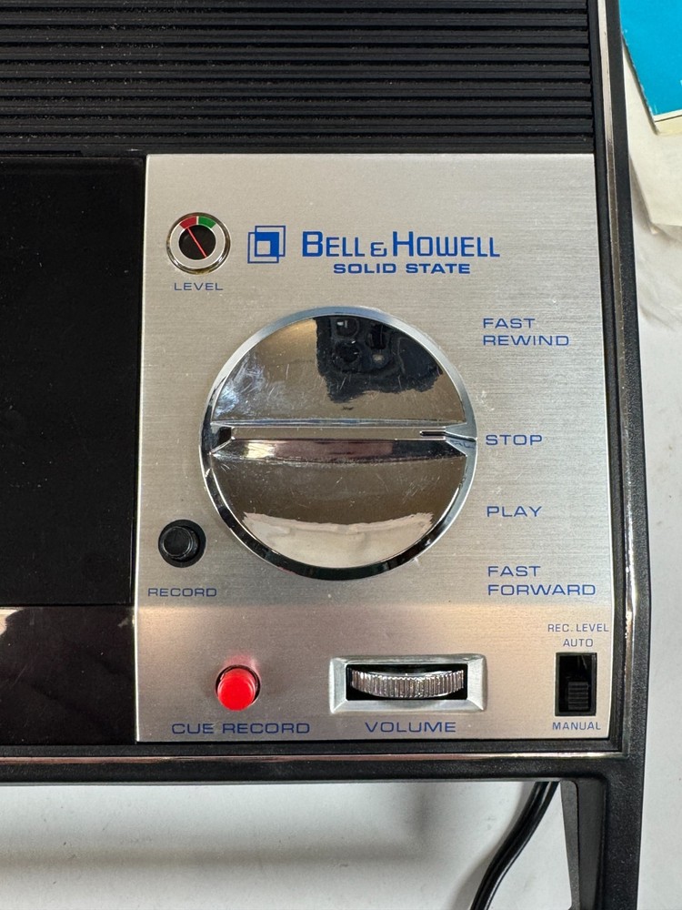 Bell & Howell 3060 Cue Solid State Cassette Tape Recorder Player WORKS WITH BOX