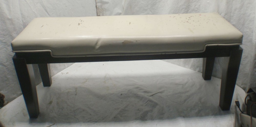 Mediocre Piano Bench