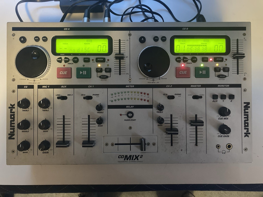 NUMARK CDMIX2 PROFESSIONAL CD MIXING CONSOLE