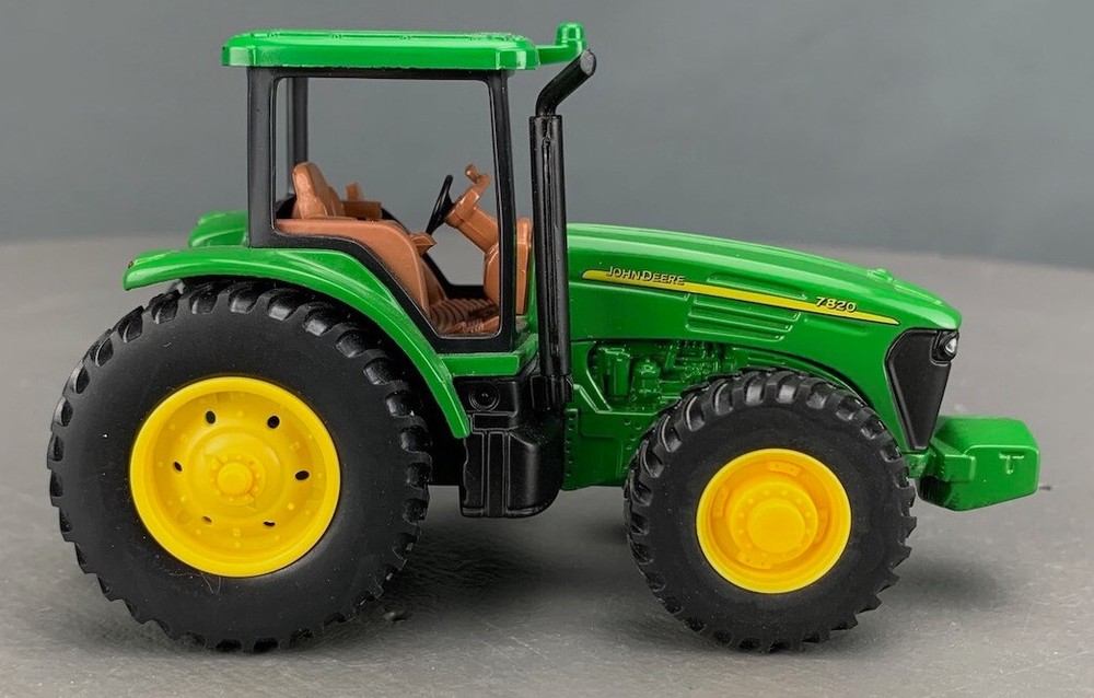 Diecast John Deere 7820 Tractor D136
