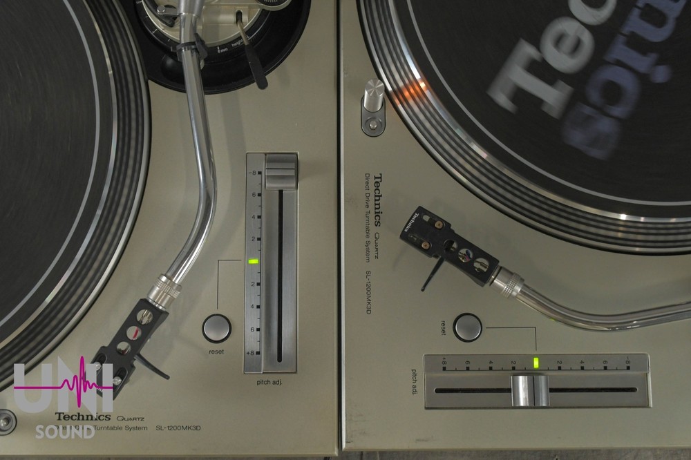 Technics SL-1200MK3D Silver PAIR Direct Drive DJ Turntable in Good condition