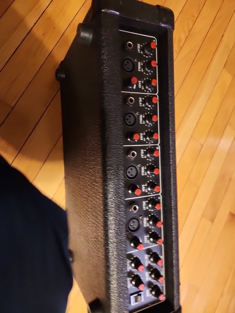 STAGEWORKS LG-4 Powered Mixer