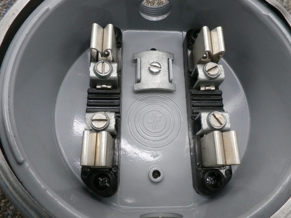 New Standard residential 100 amp meter socket