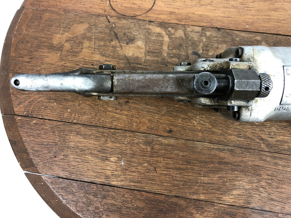 CHICAGO PNEUMATIC MODEL CP 251 PNEUMATIC COMPRESSION RIVETER RIVET SQUEEZER