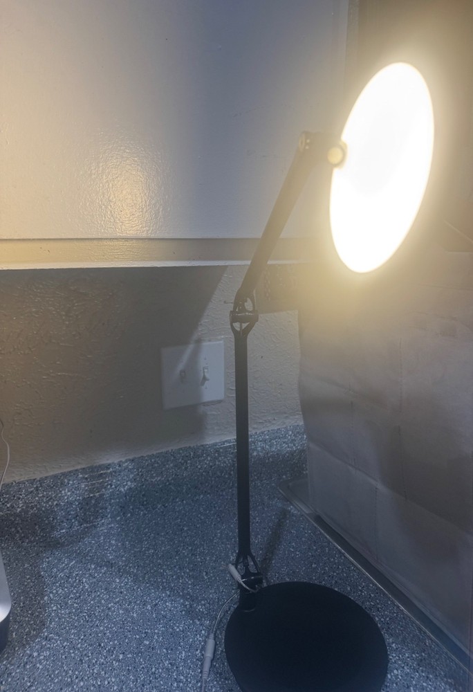 Humanscale ELEMENT Disc Lamp LED Light Disc Technology Base Excellent Condition