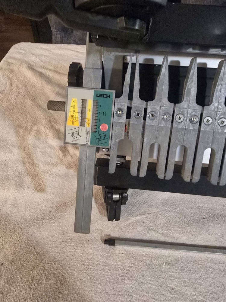 Leigh Dovetail Jig D-4