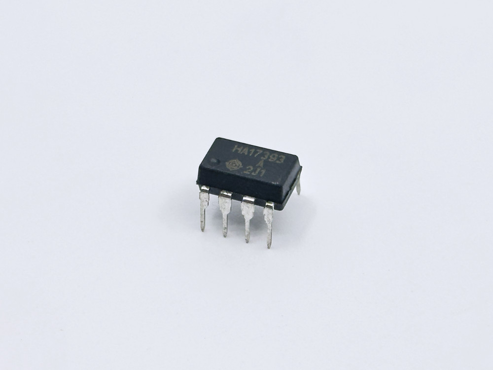 HA17393 Hitachi Dual Voltage Comparator Wide Supply Range DIP-8