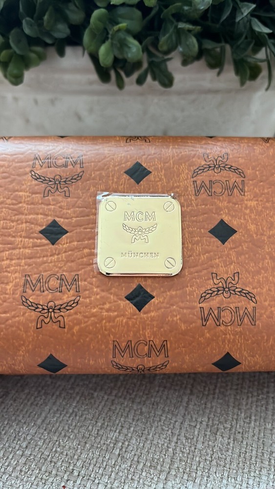 NEW!! MCM MONOGRAM SUNGLASSES HARD CASE WITH CLOTH