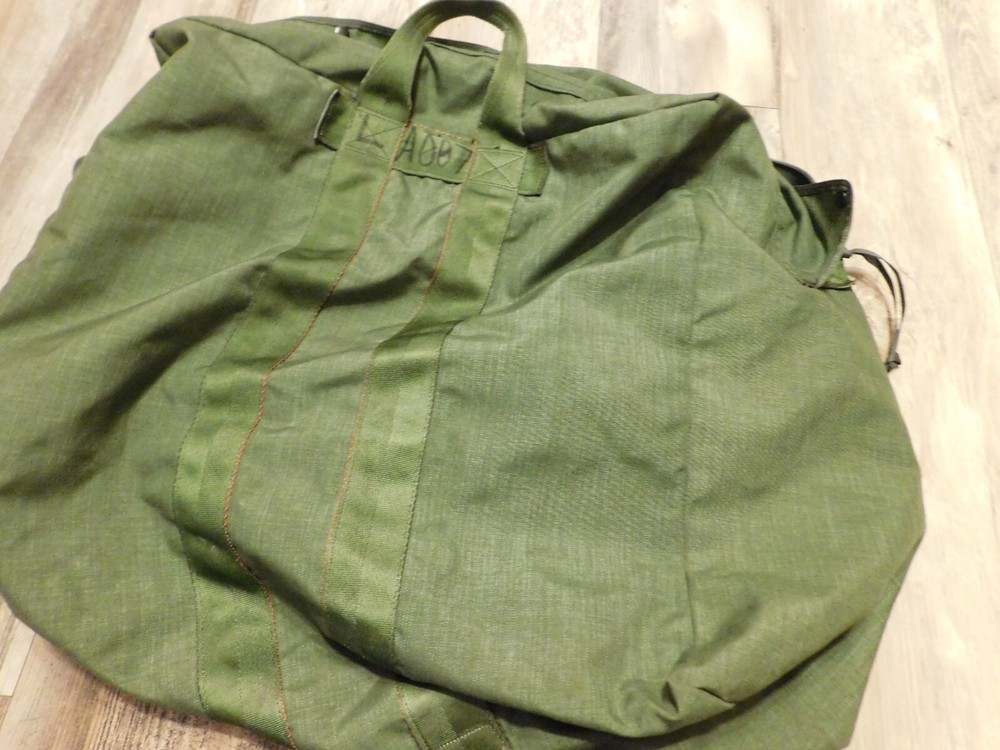MILITARY GREEN FLYER'S KIT BAG