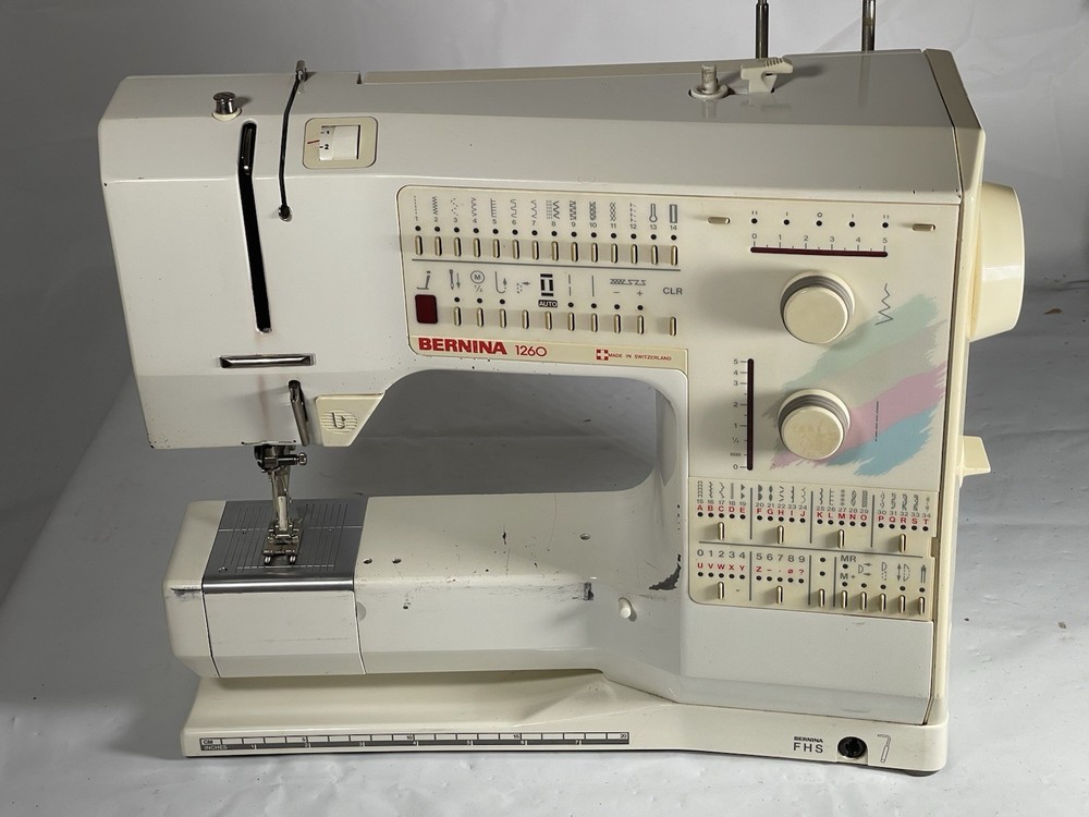Bernina 1260 Sewing Machine READ