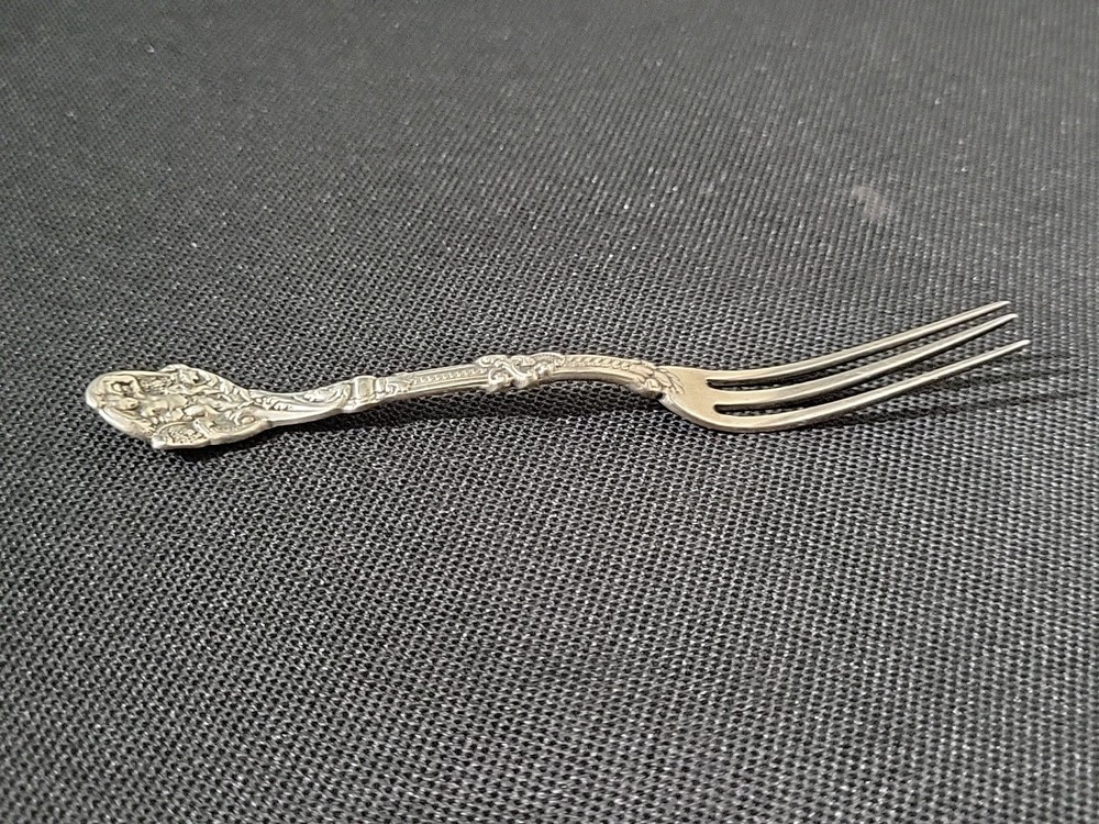 Antique Gorham Chantilly Pattern Sterling Silver Lemon Fork Copyright 88 13g