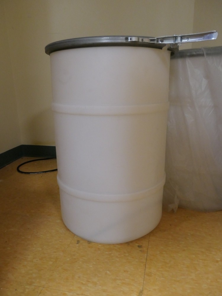 30 gallon plastic shipping drum