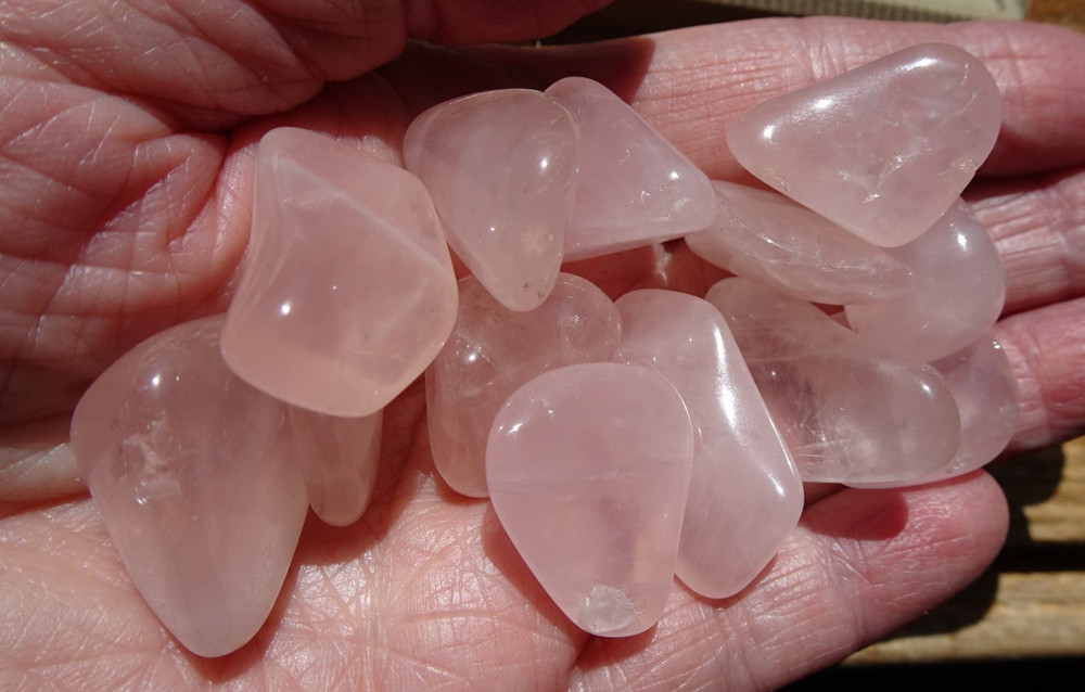 Rose Quartz - 12 Tumbled Stones rt527