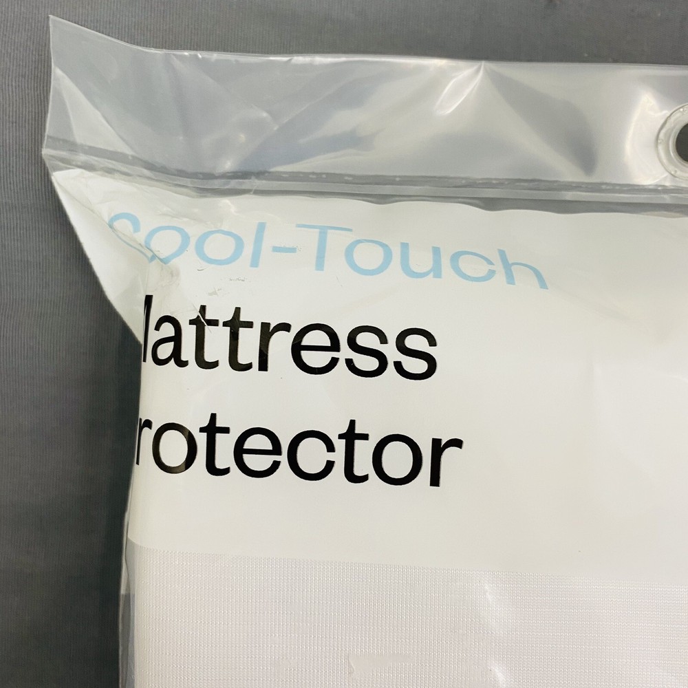 Full Cooling Mattress Protector - Room Essentials~Waterproof~15" Depth NEW
