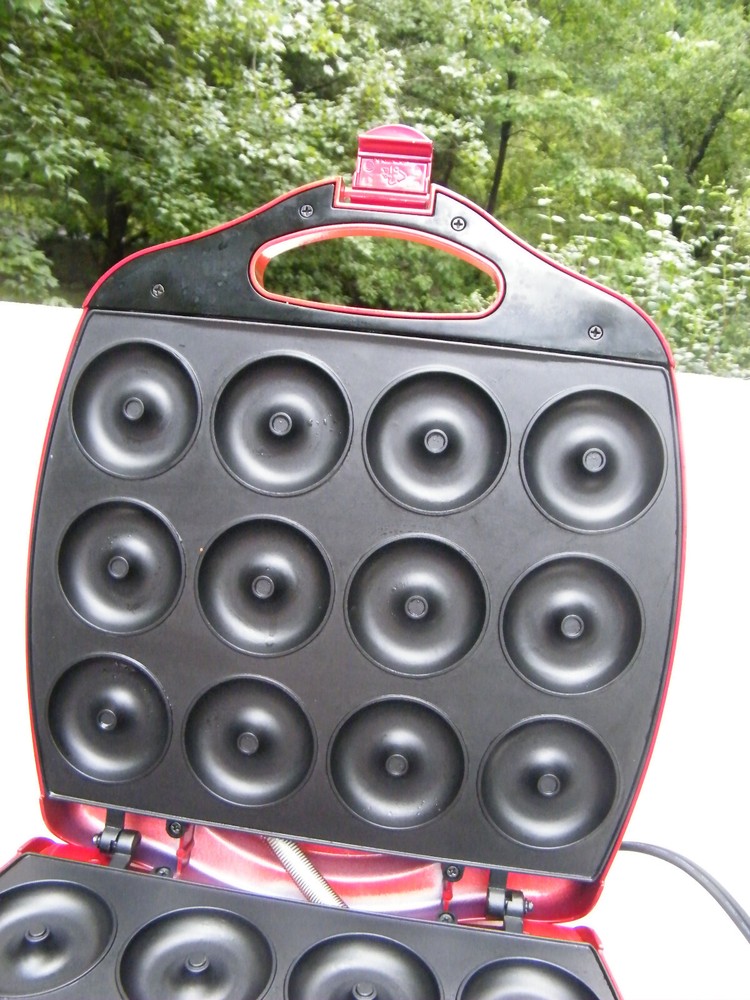 VonShef 12 Mini Doughnut Maker Donut Machine for Kid-Friendly Breakfast/Snacks