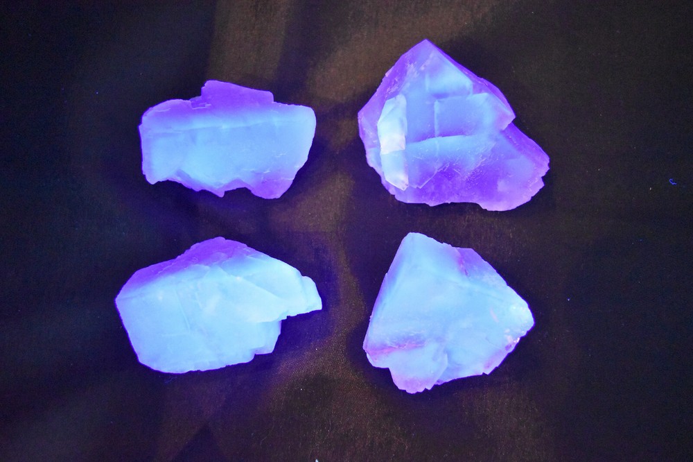 Blue / Grey Fluorite Fluorescent UV Reactive from Morocco 8.4 cm # 20249