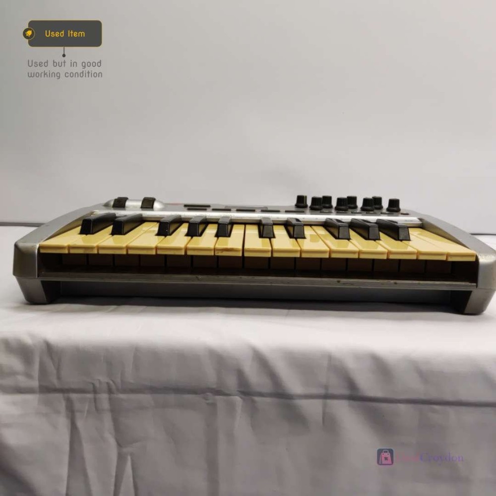M-AUDIO OXYGEN 8 V2 PORTABLE 25 KEY CONTROLLER KEYBOARD