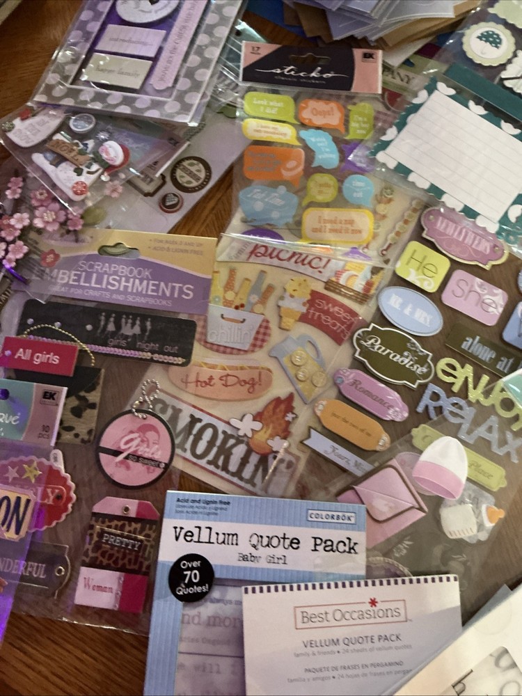 LARGE ASSORTMENT OF CRAFT ITEMS