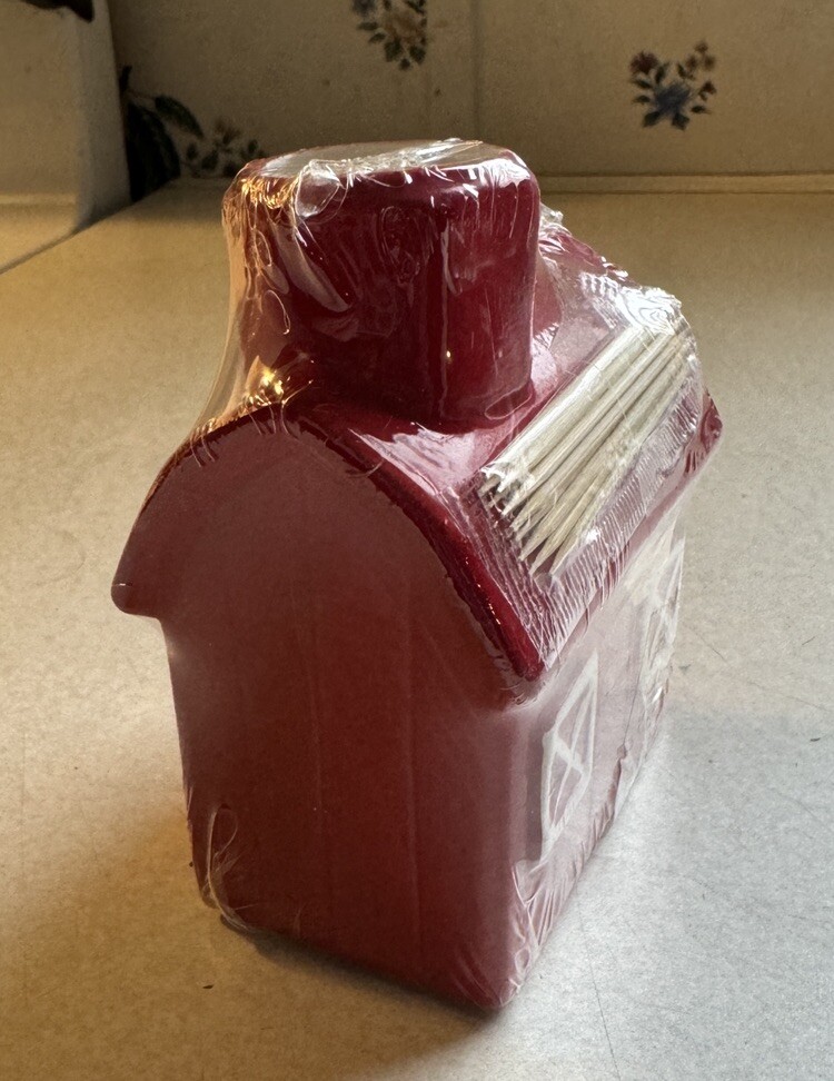 Red Barn Toothpick Holder ~Very Cute~