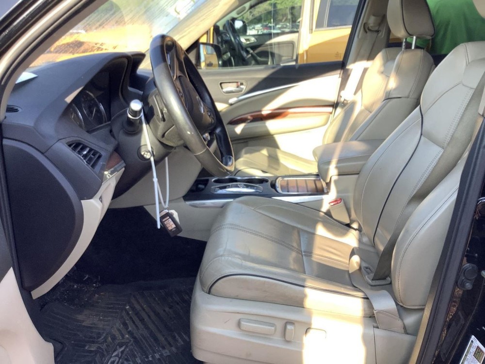 MDX 2017 Glove Box 4694809