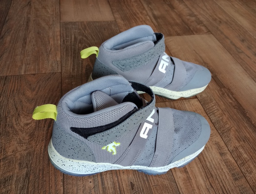 And 1 Sneakers Boy's Size 5 Gray