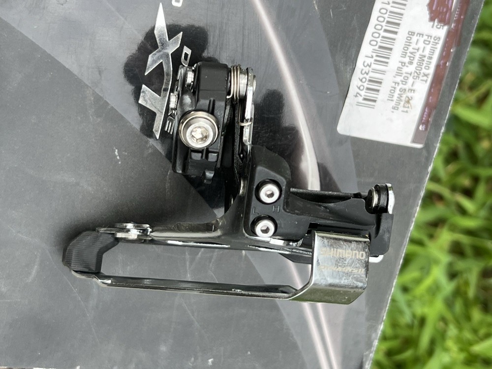 Shimano Deore XT FD-M8025-E Front Derailleur 2x11 speed E-Type Bottom Pull