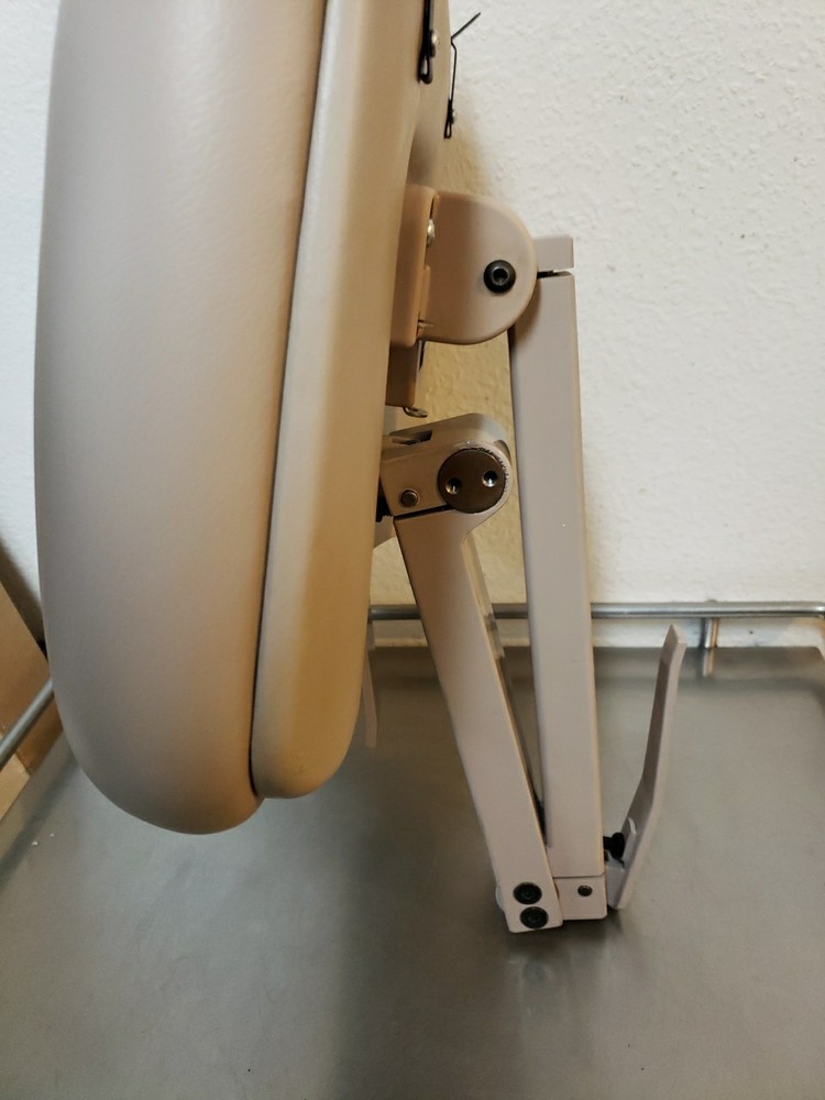 Headrest For A Midmark Chair 75L