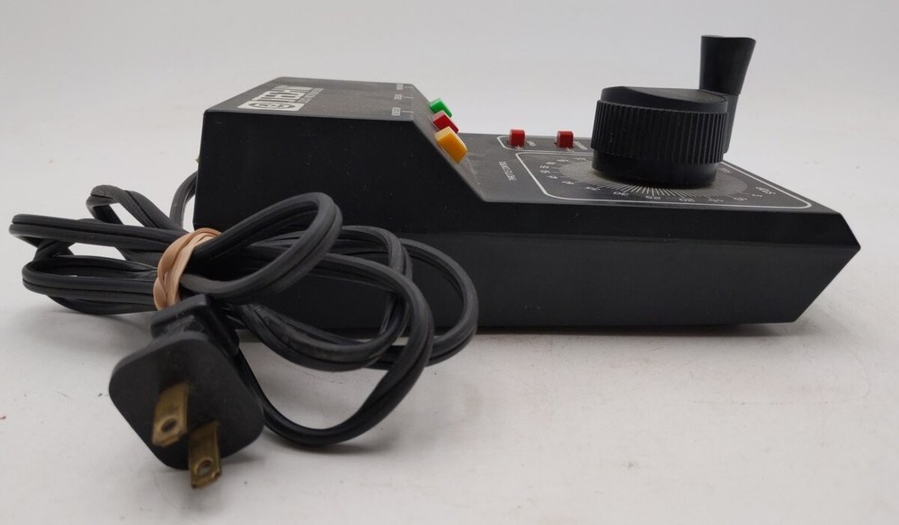 MRC 2500 HO Scale Loco-Motion Tech II Model Train Control EX