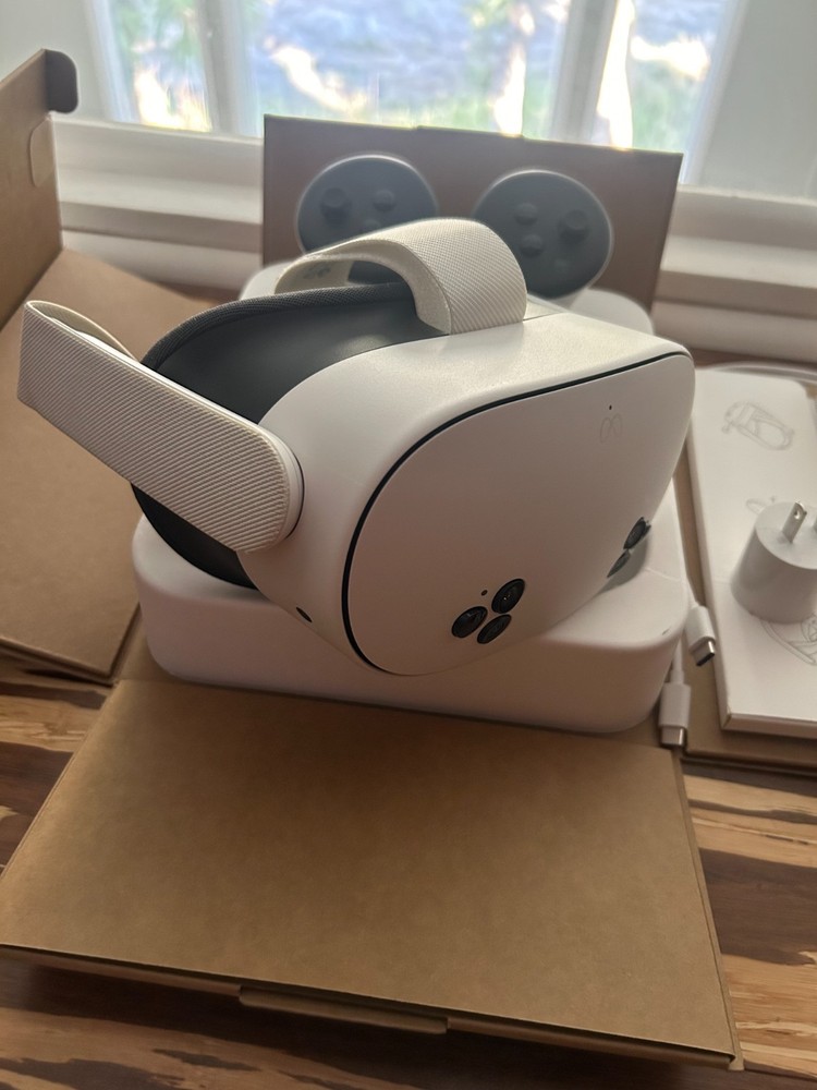 Meta Quest 3S w/ Extras (Meta Elite Strap w Battery / VR Link Cable)