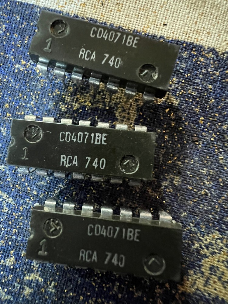 **  QUANTITY 12**  RCA  CD4071BE