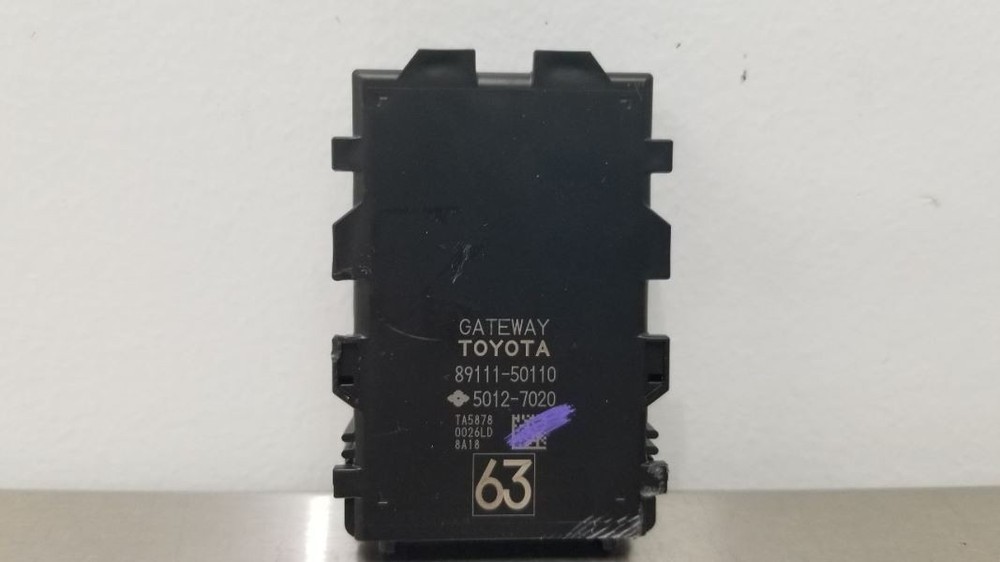 18 LEXUS LS500 NETWORK GATEWAY CONTROL MODULE 8911150110