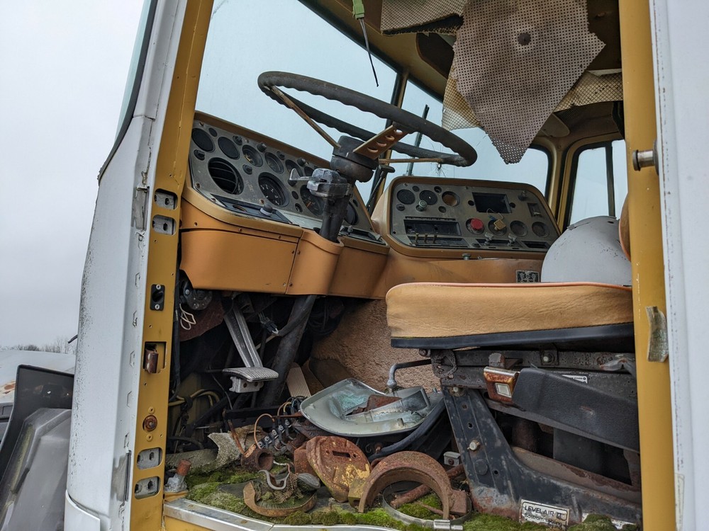 1981 Ford CL9000 Cabover Cab over Cab w/ sleeper