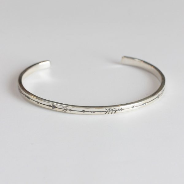 VIVIFY Silver One Line Arrow Bangle Bracelet