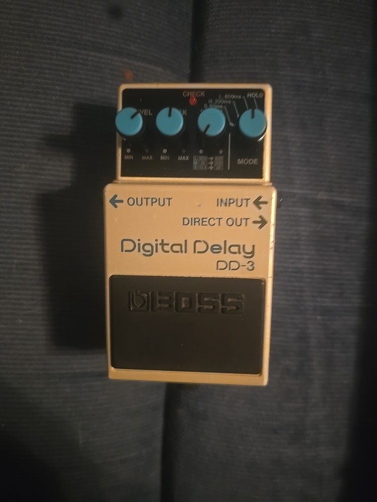 Boss DD-3 Digital Delay Guitar Effect Pedal Used