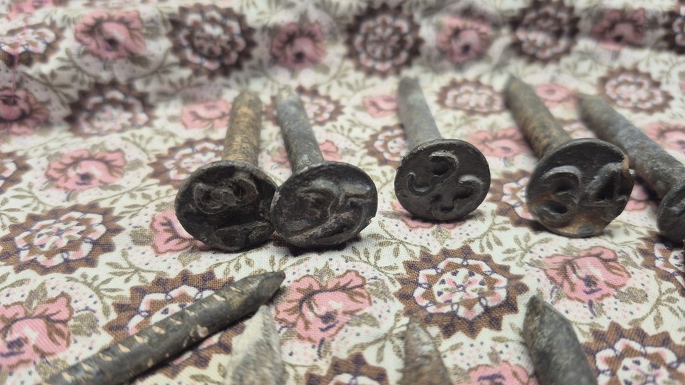 29 Antique Nails