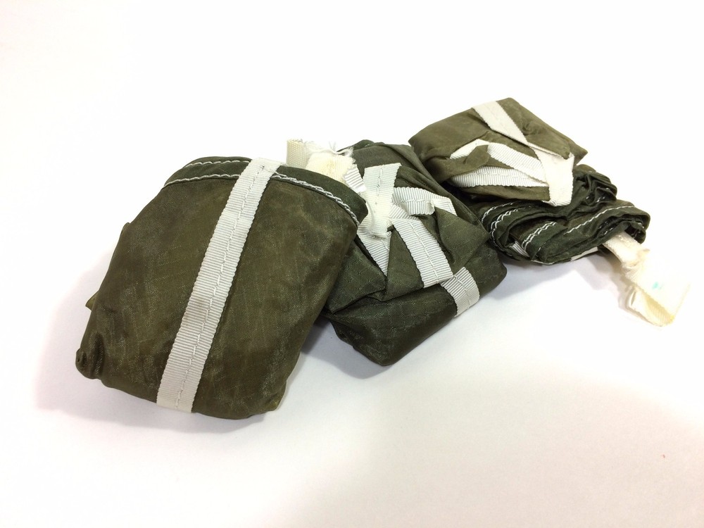 Small 16'' Chaff Parachute 3pk