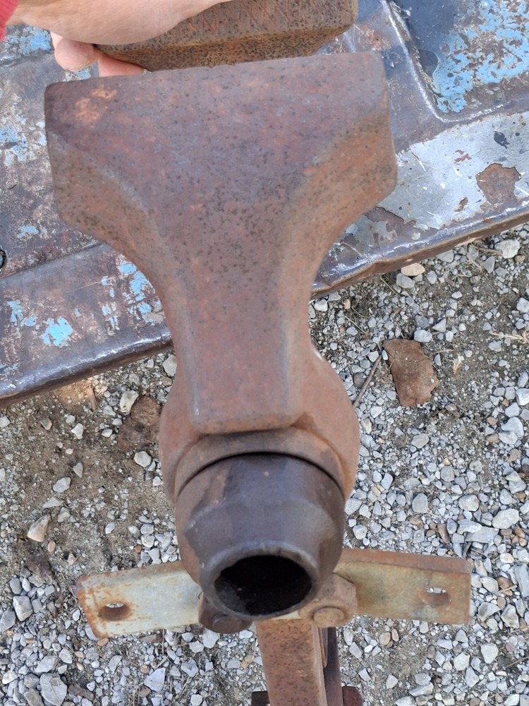 Vintage Antique Blacksmith Post Leg Vise forge anvil tool