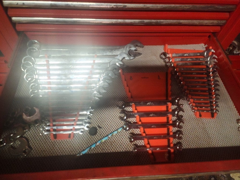 mac tool box used,Macsimizer series Red,with Butcher Block Top, Tools Included.