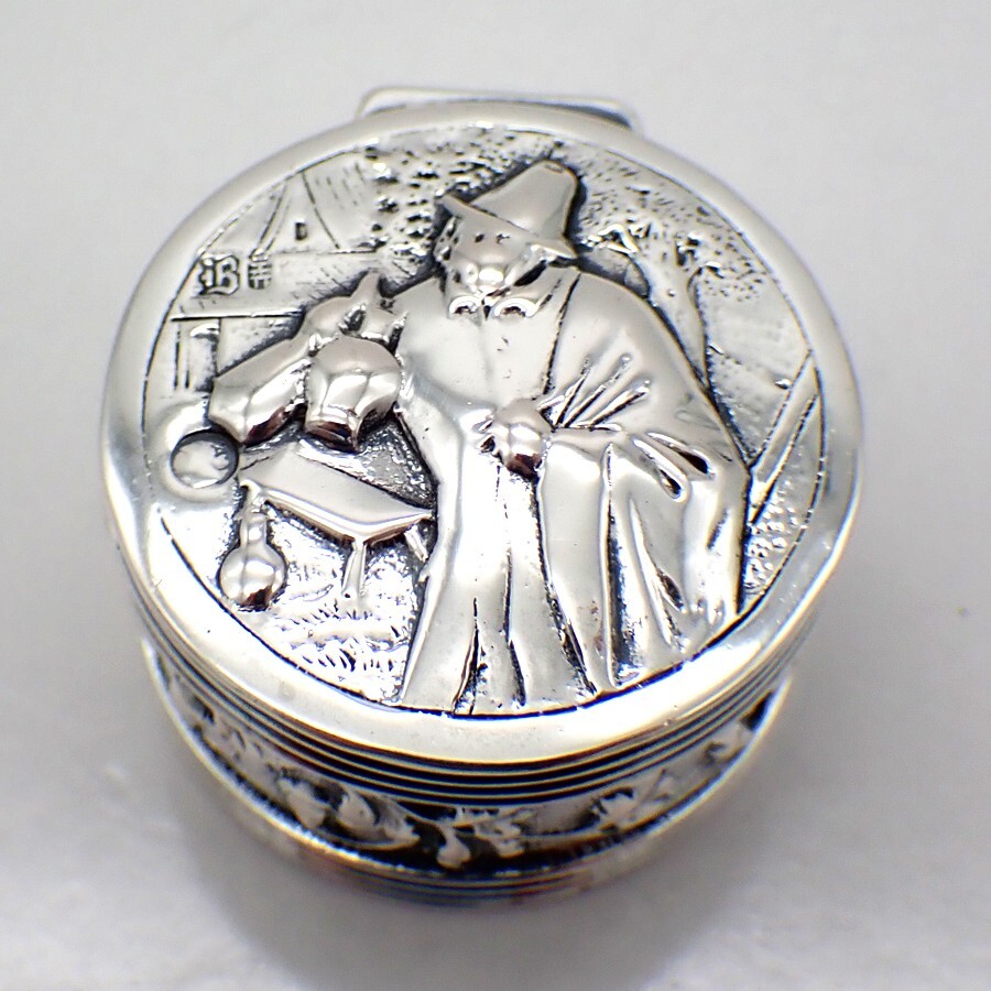 Dutch Pill Box 833 Silver Figural Decorations