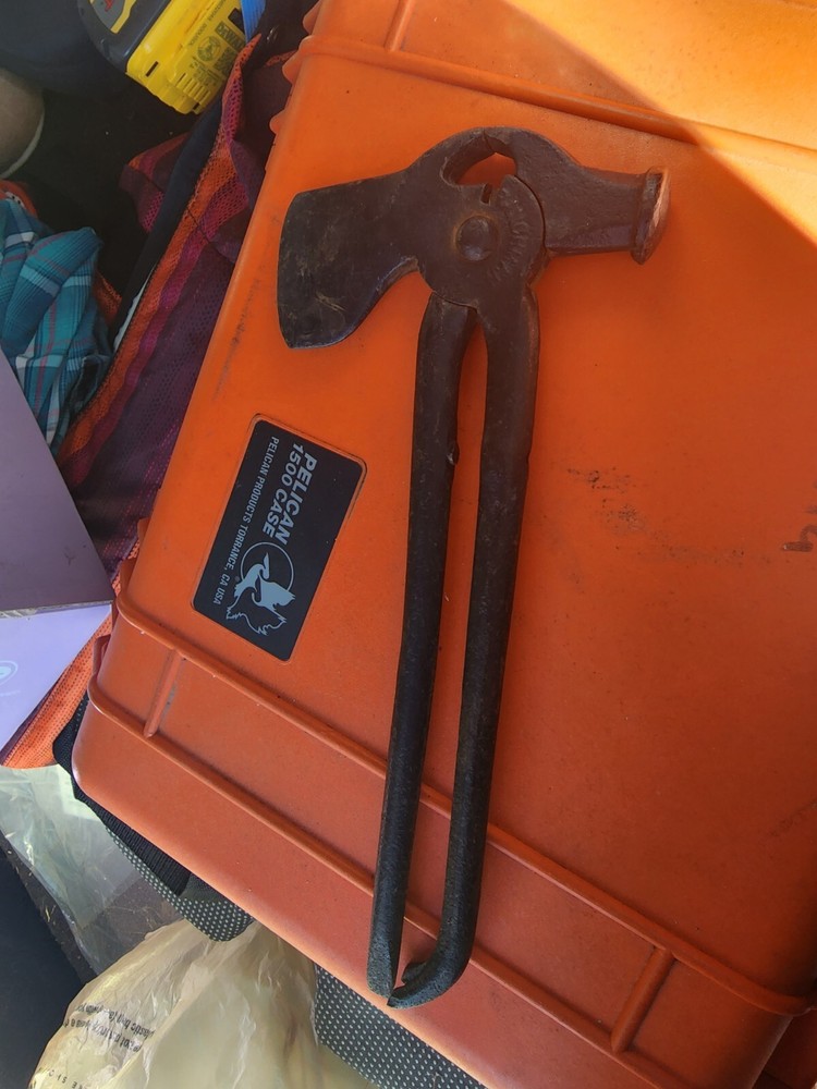 VTG MULTI-TOOL HAMMER AXE PLIERS NAIL PULLER SCREWDRIVER