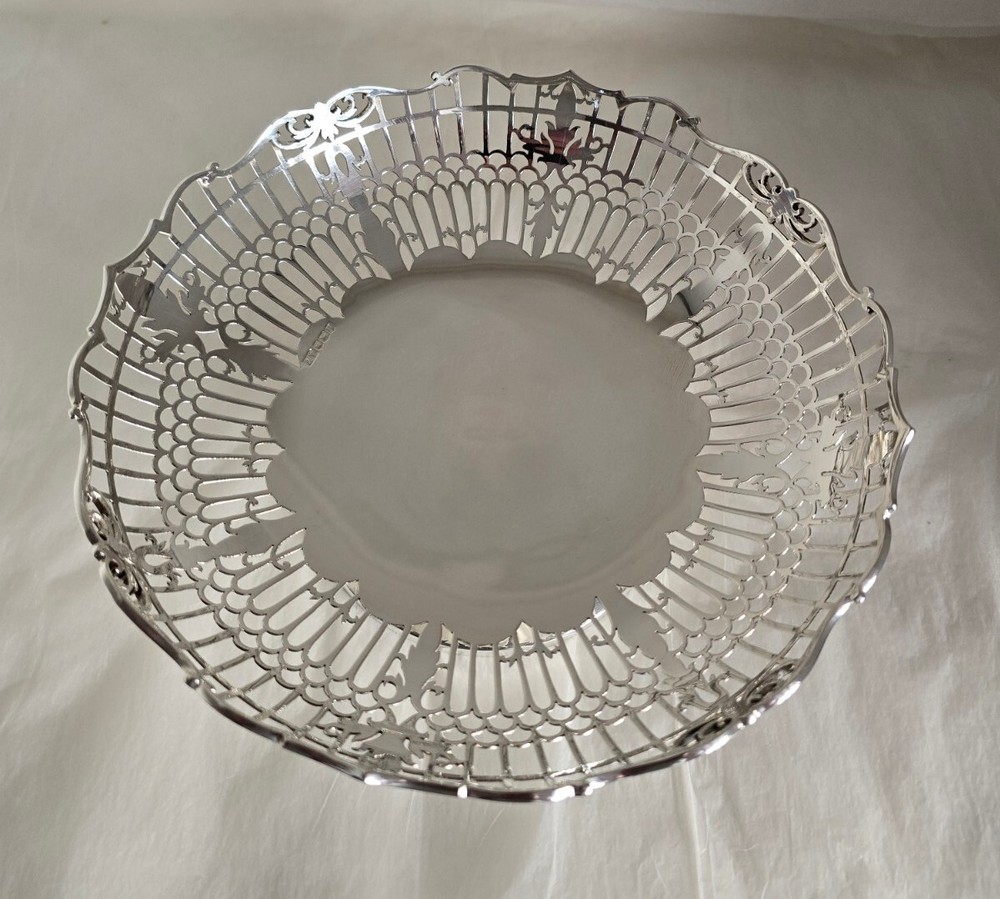 Vintage solid sterling silver Fruit bowl . Sheffield 1962 . By Viner's Ltd