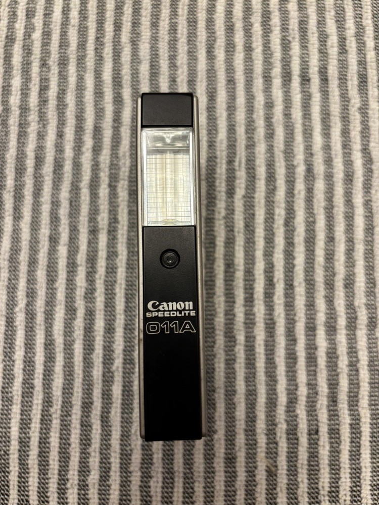 Vintage Canon Speedlite 011A Flash w/ Original Leather Case- Untested