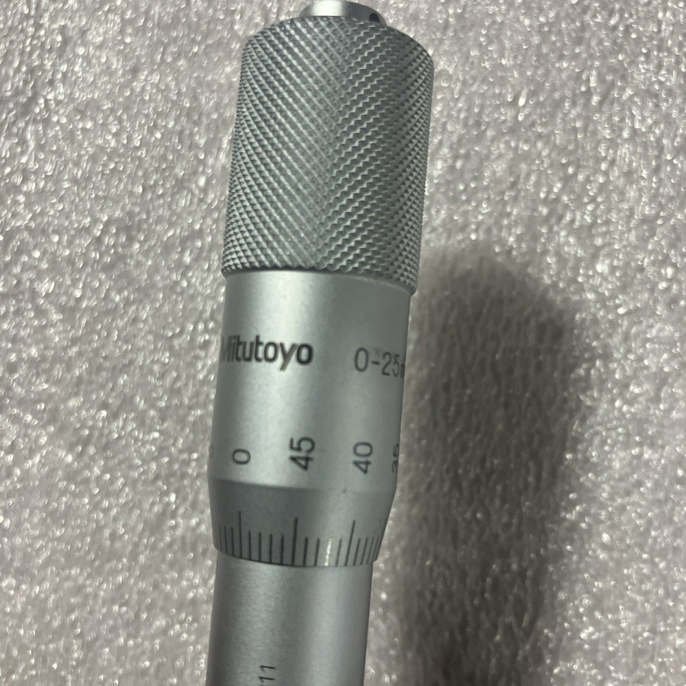 Thorlabs PT1 Single-Axis Translation Stage with Micrometer