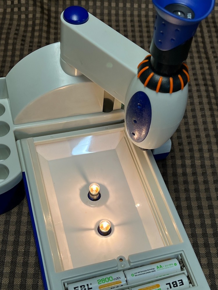 2002 Discovery Kids Ultimate Forensics Science Whodunit? Lab Kit Microscope Set