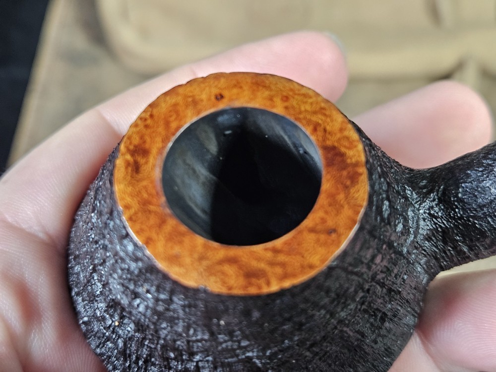 Gorgeous! Yang Kun Sandblasted Volcano w/ Smooth BaseArtisan Pipe