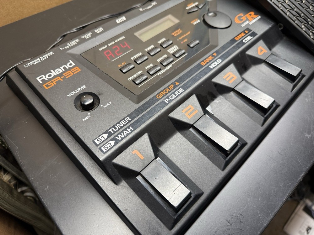 Roland GR-33 Guitar Synthesizer Multi-Effects Processor - Excellent Condition