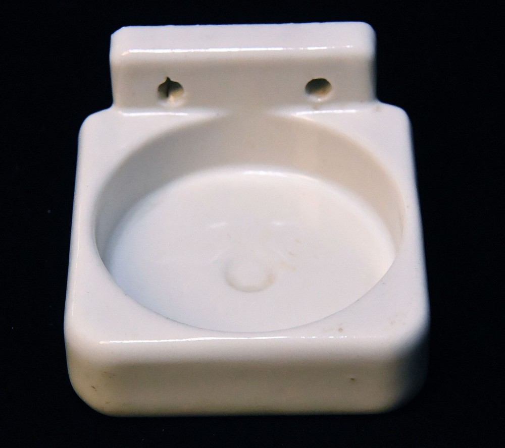 VINTAGE WHITE CERAMIC WALL MOUNT CUB HOLDER #2