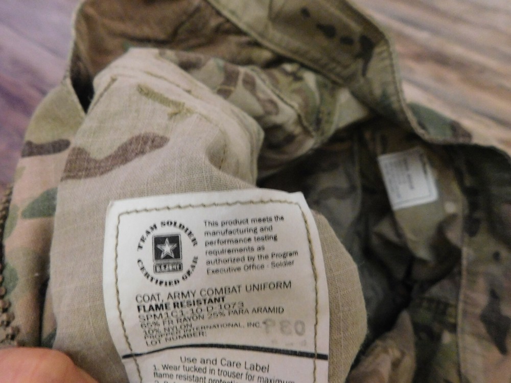 US ARMY MULTICAM FLAME RESISTANT TOP COAT SIZE MEDIUM - REG